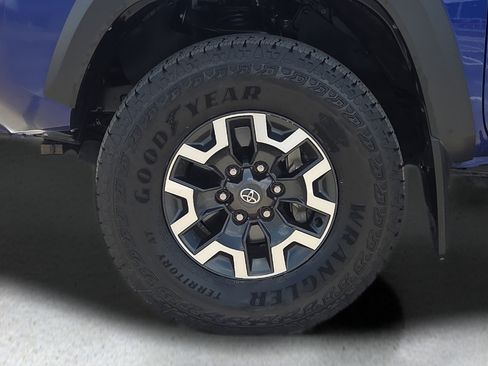 Certified 2023 Toyota Tacoma TRD Off-Road AWD/4WD image 9