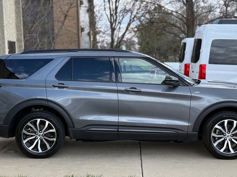 Used 2025 Ford Explorer ST-Line image 8