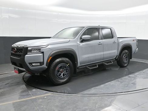 Used 2025 Nissan Frontier PRO-4X image 8