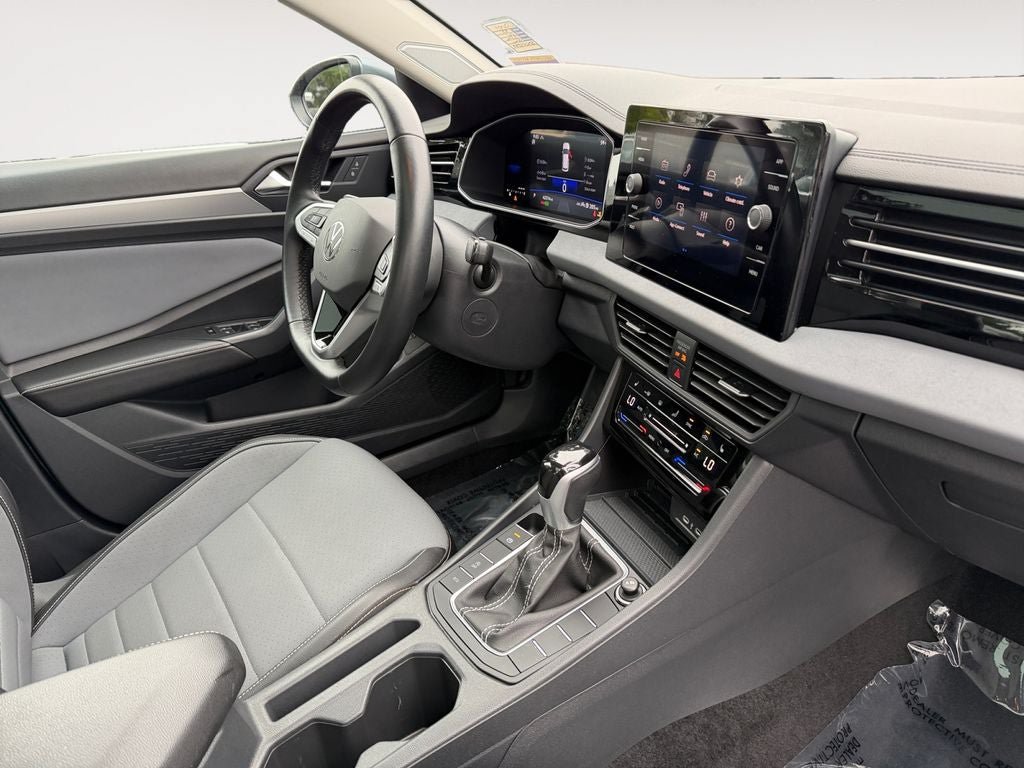 Used 2025 Volkswagen Jetta SE FWD image 26