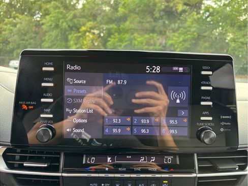 Used 2021 Toyota Sienna LE FWD image 25