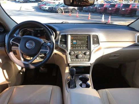 Used 2017 Jeep Grand Cherokee Limited image 18