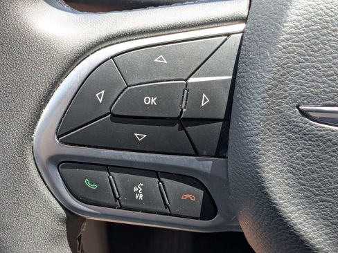 Used 2023 Chrysler Pacifica Touring-L FWD image 26
