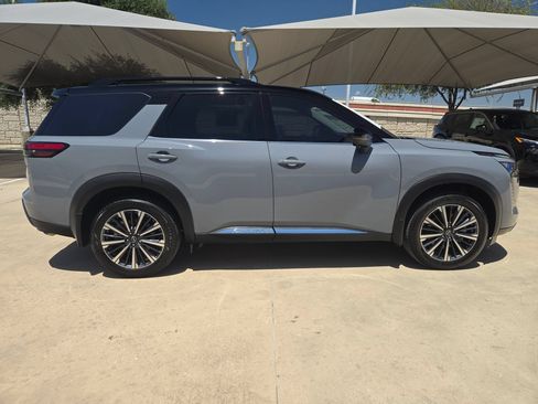 Certified 2026 Nissan Pathfinder Platinum AWD/4WD image 2