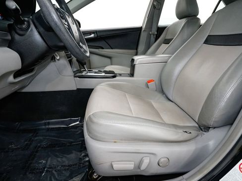 Used 2013 Toyota Camry LE image 9