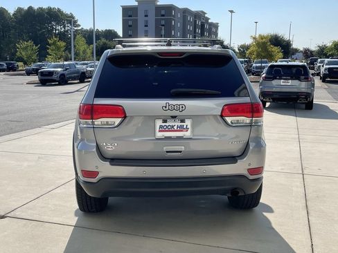 Used 2018 Jeep Grand Cherokee Laredo AWD/4WD image 3