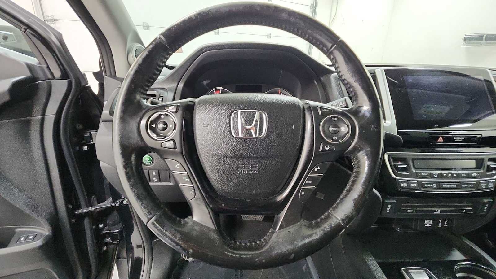 Used 2018 Honda Pilot Touring image 16