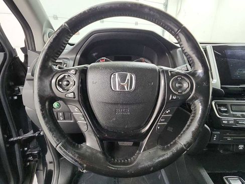 Used 2018 Honda Pilot Touring image 16