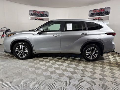 Used 2024 Toyota Highlander XLE image 7