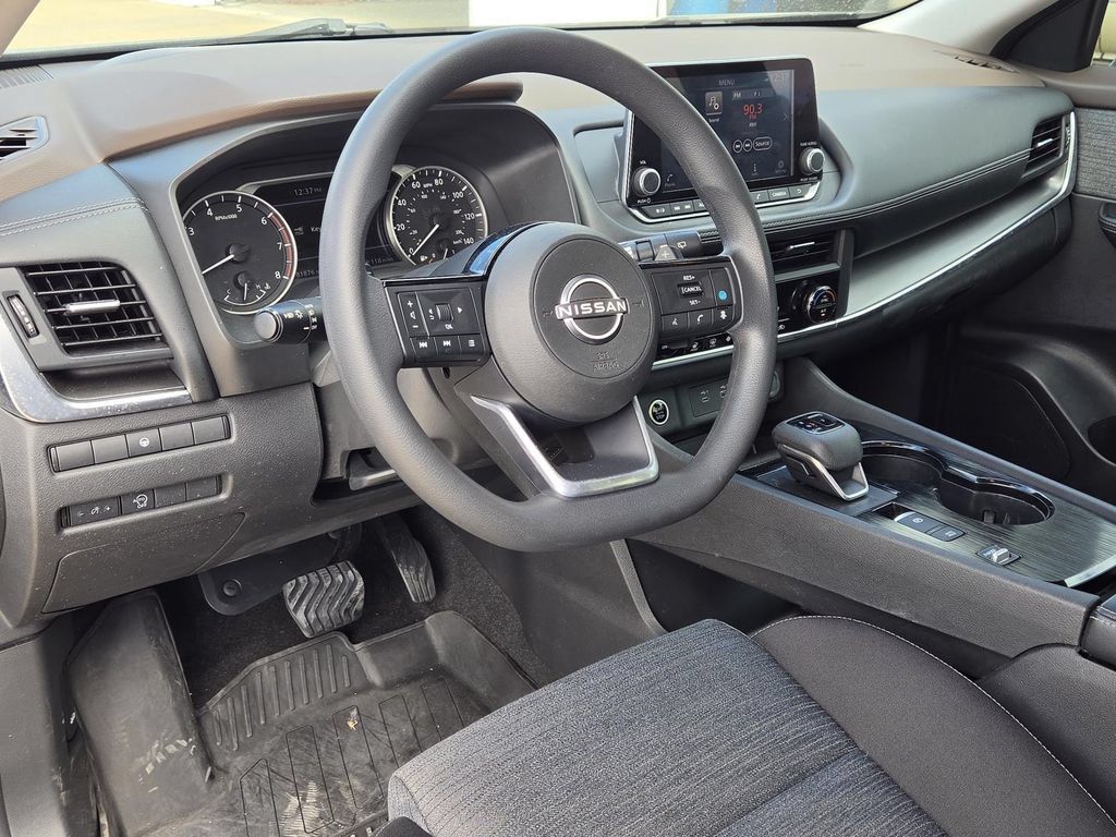 Used 2023 Nissan Rogue SV FWD image 27