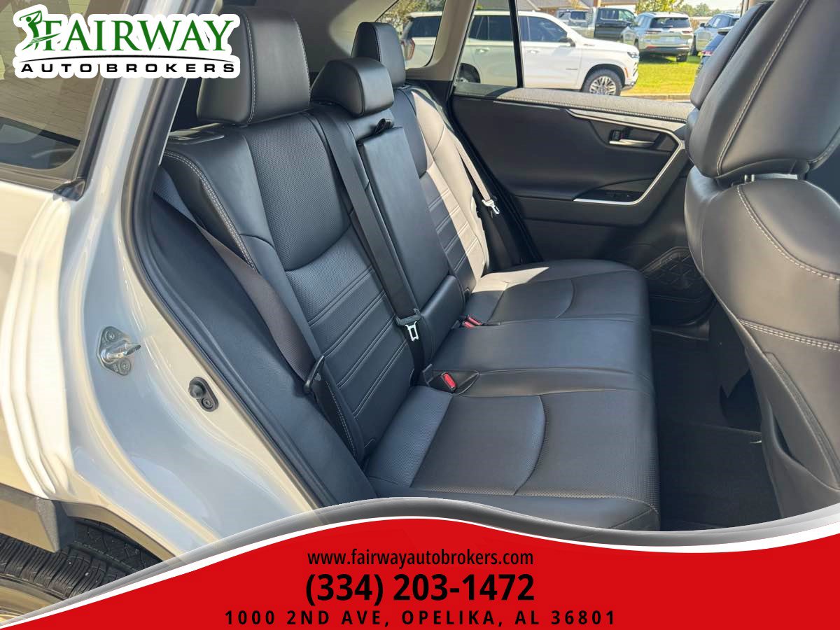 Used 2019 Toyota RAV4 Limited w/ Cold Weather Package FWD image 13