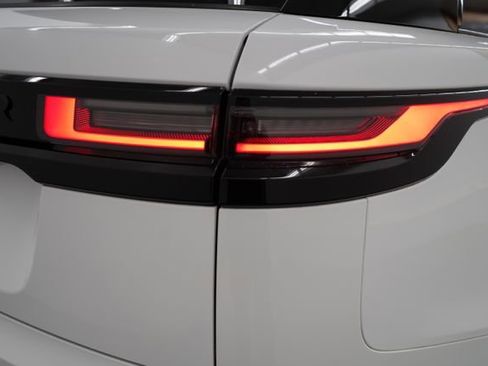 Used 2024 Land Rover Range Rover Velar Dynamic SE image 12