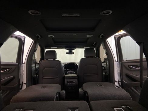 Used 2023 Chevrolet Traverse RS image 18