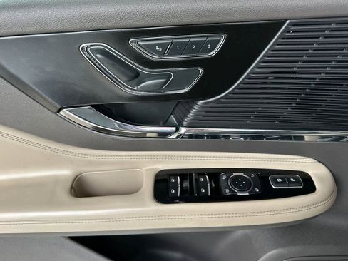 Used 2022 Lincoln Corsair FWD w/ Rear Removable Package Tray image 12