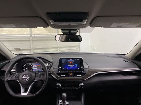 Used 2025 Nissan Altima 2.5 SV image 13