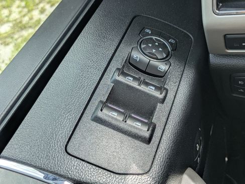 Used 2020 Ford F150 Lariat w/ Equipment Group 502A Luxury AWD/4WD image 20
