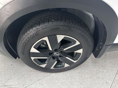 Certified 2025 Nissan Kicks SV w/ SV Premium Package AWD/4WD image 16