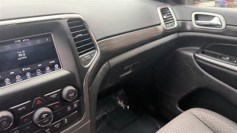 Used 2020 Jeep Grand Cherokee Laredo AWD/4WD image 37