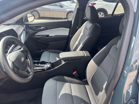 Used 2025 Chevrolet Trax LT FWD image 25