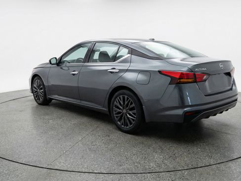 Used 2025 Nissan Altima 2.5 SV image 6