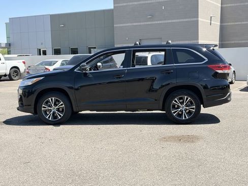 Used 2019 Toyota Highlander LE FWD image 9