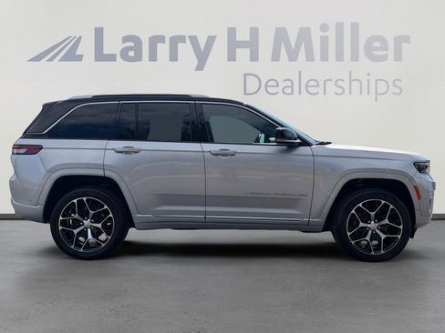 Used 2022 Jeep Grand Cherokee Summit AWD/4WD image 6