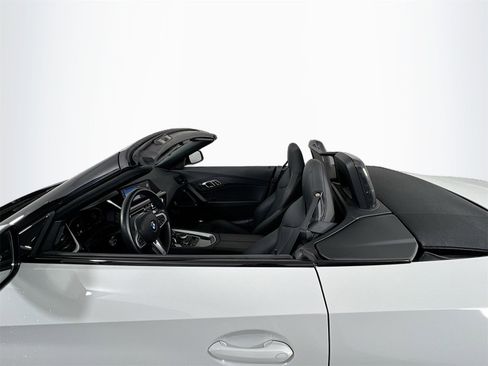 Used 2025 BMW Z4 sDrive30i image 15