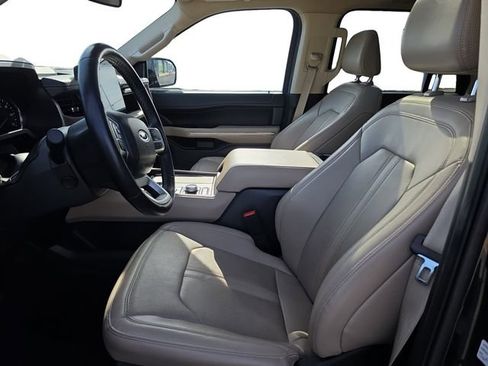 Used 2024 Ford Expedition Limited AWD/4WD image 9