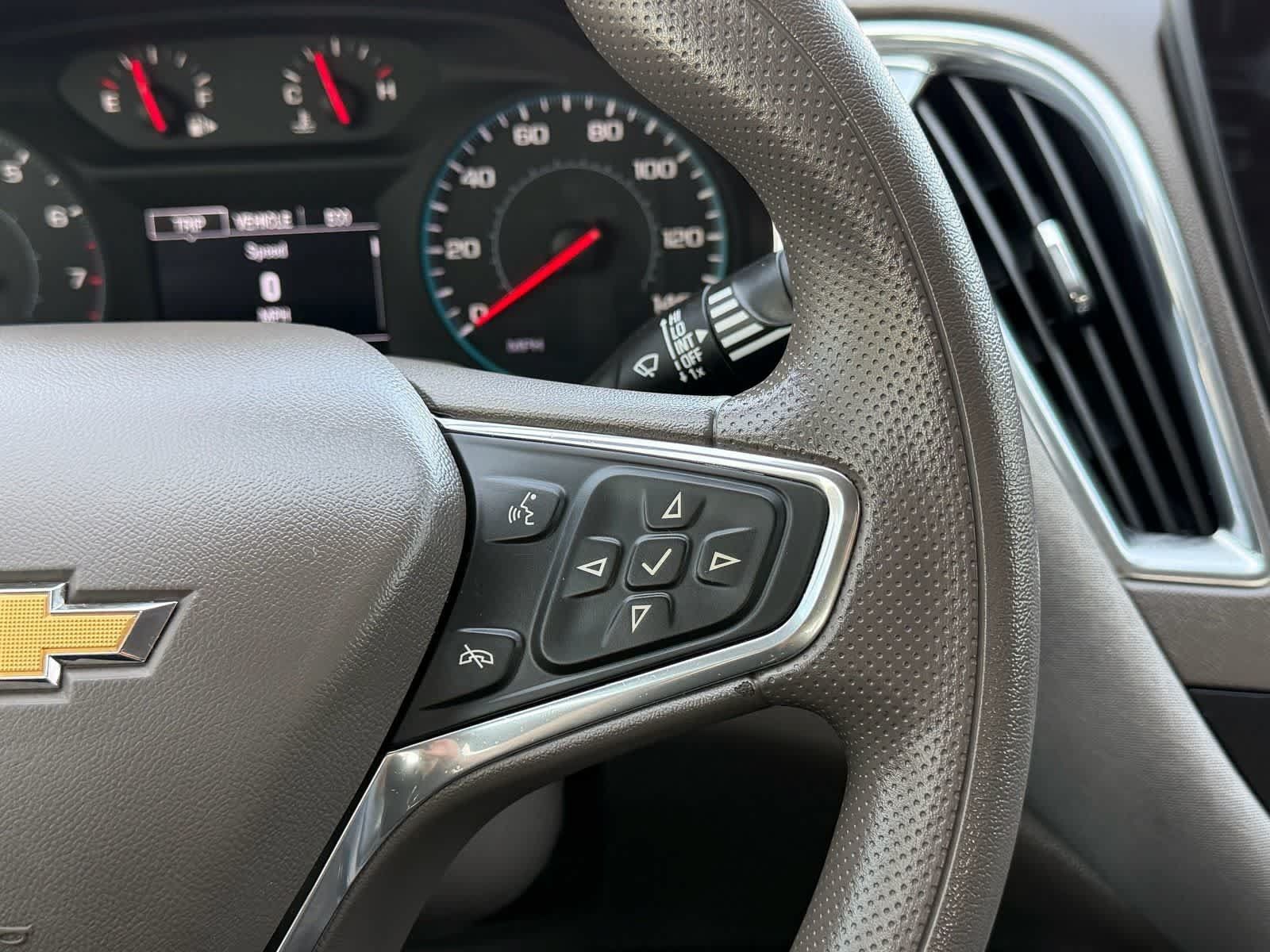 Used 2020 Chevrolet Malibu LT FWD image 17