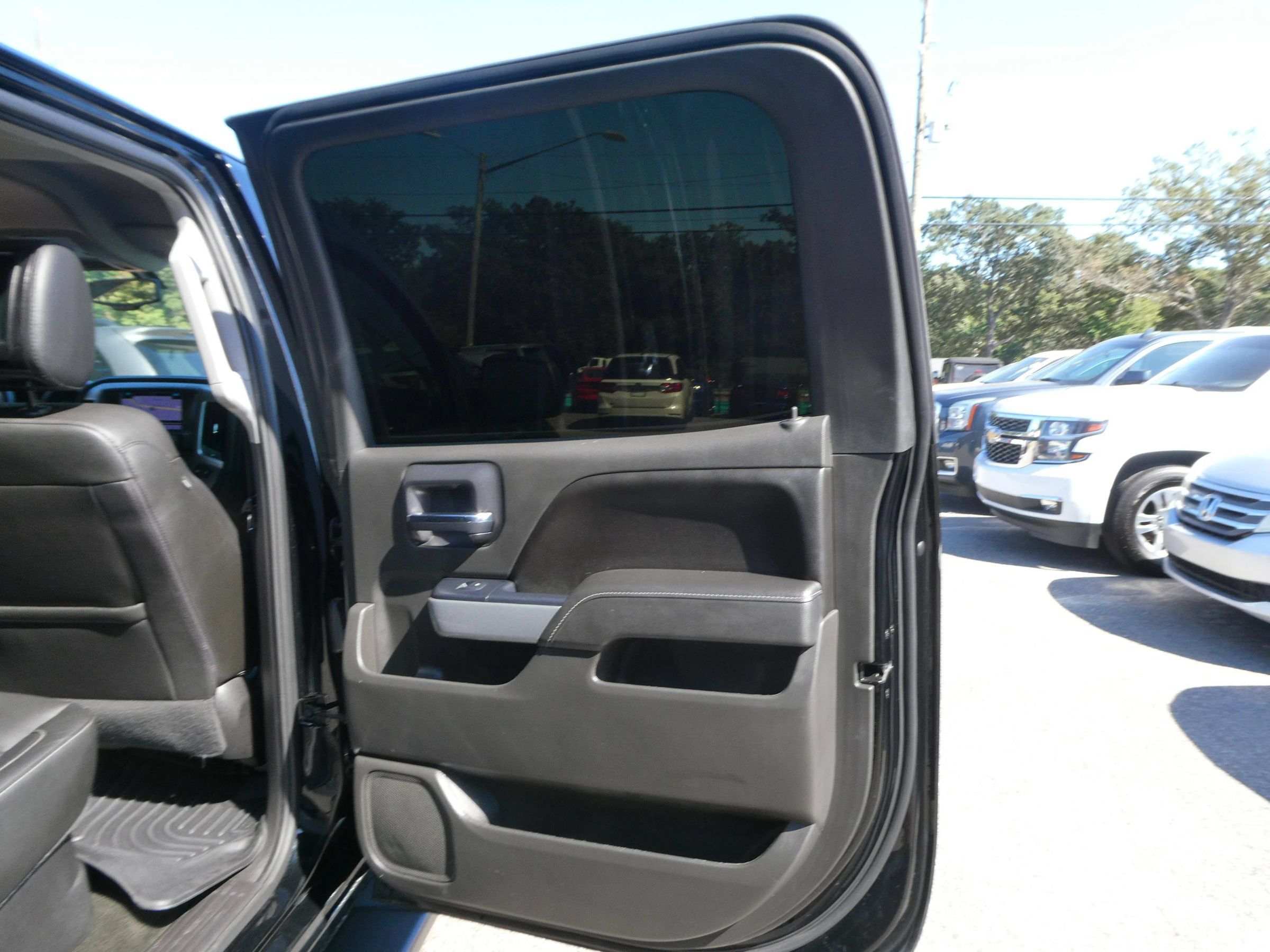 Used 2016 Chevrolet Silverado 1500 LTZ Z71 w/ LTZ Plus Package AWD/4WD image 26