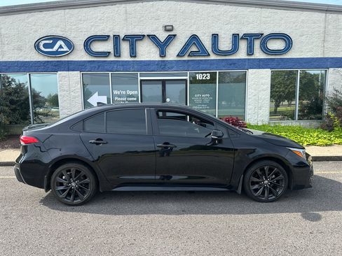 Used 2025 Toyota Corolla SE FWD image 3