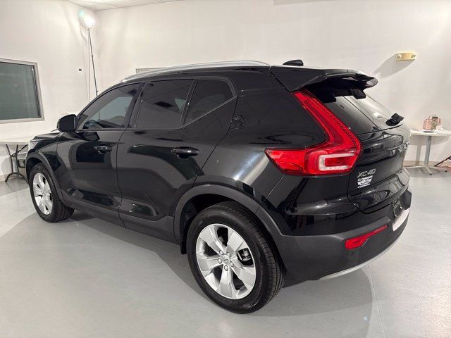 Used 2022 Volvo XC40 T5 Momentum AWD/4WD image 6