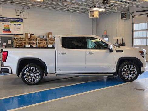 Used 2023 GMC Sierra 1500 Denali w/ Denali Reserve Package AWD/4WD image 4