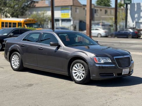 Used 2014 Chrysler 300 RWD image 22
