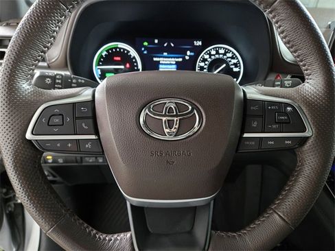 Used 2024 Toyota Sienna Platinum image 29
