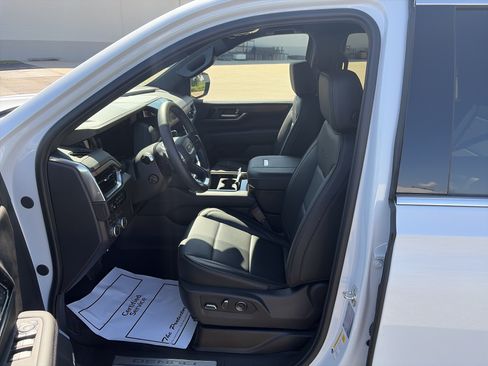 Used 2026 GMC Yukon Denali w/ LPO, Floor Liner Package AWD/4WD image 9