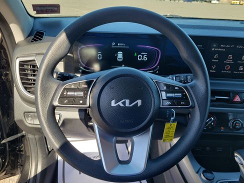 Used 2025 Kia Seltos LX AWD/4WD image 21