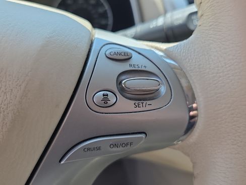 Used 2015 Nissan Murano Platinum w/ Platinum Technology Package FWD image 24