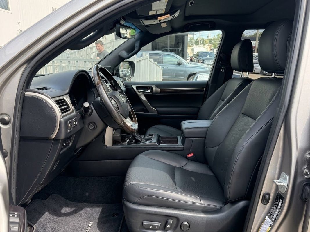 Used 2021 Lexus GX 460 Premium w/ Premium Package AWD/4WD image 7