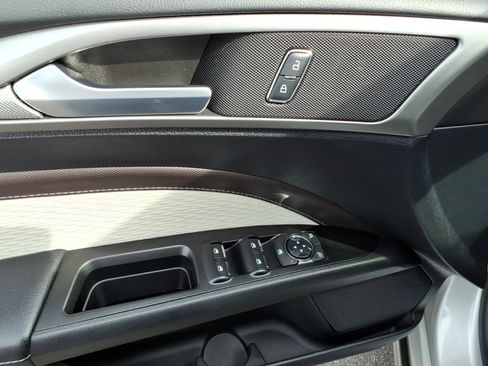 Used 2019 Ford Fusion SE w/ Equipment Group 151A image 14