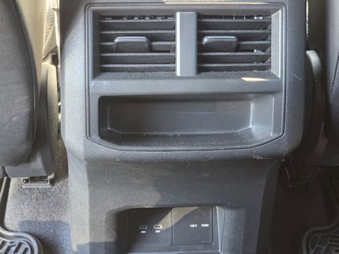 Used 2023 Volkswagen Atlas Cross Sport SE image 12