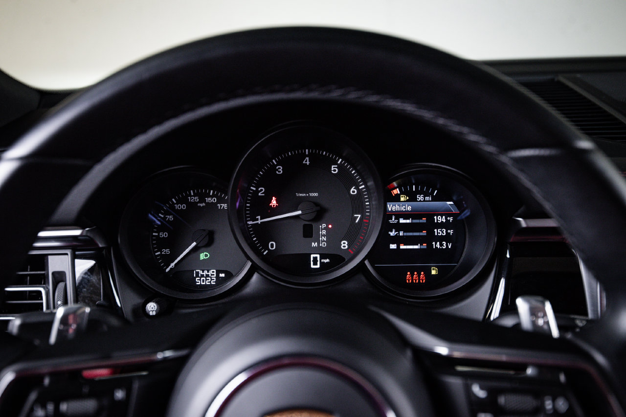 Certified 2024 Porsche Macan AWD/4WD image 15
