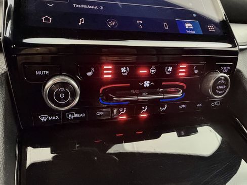 Used 2022 Jeep Grand Cherokee Overland w/ Luxury Tech Group IV image 36