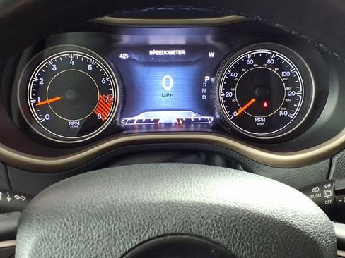 Used 2015 Jeep Cherokee Limited image 19