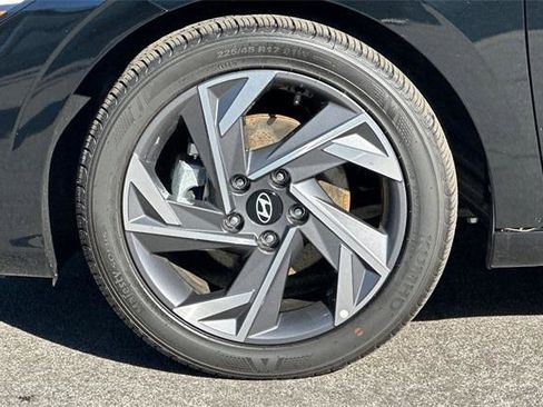Certified 2025 Hyundai Elantra Sport image 26