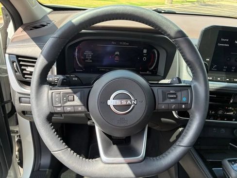 Certified 2023 Nissan Rogue Platinum w/ Platinum Premium Package FWD image 11