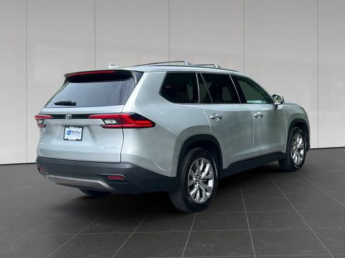 Used 2024 Toyota Grand Highlander AWD image 5