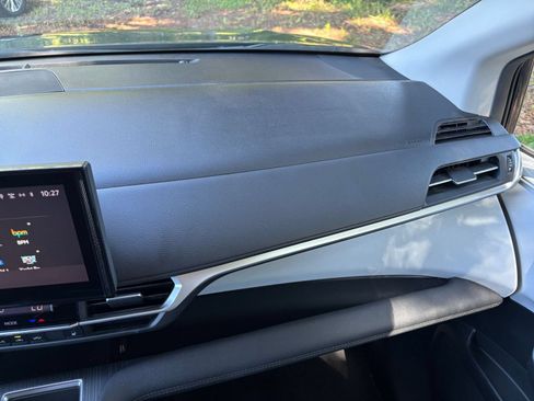 Used 2025 Toyota Sienna XLE FWD image 34