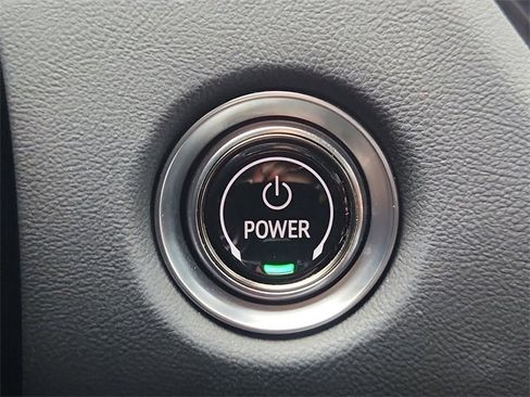 Used 2025 Cadillac Lyriq Sport image 17