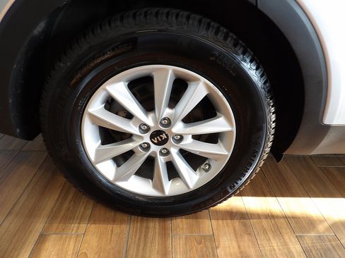Used 2019 Kia Sorento FWD V6 image 5